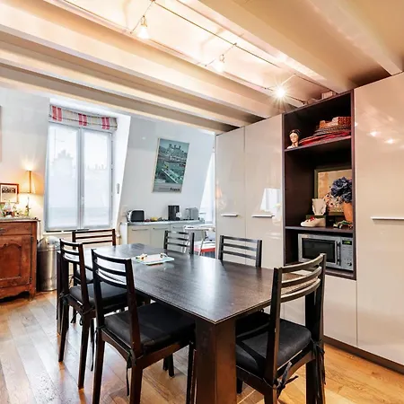 Veeve - Reader's Retreat Apartman